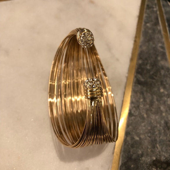 Gold wire wide cuff bracelet - Picture 4 of 4